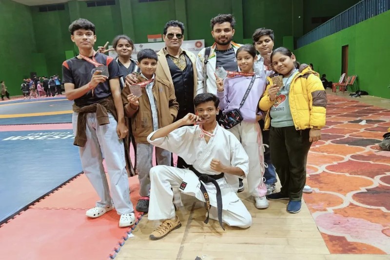 राष्ट्रीय ग्रेपलिंग प्रतियोगिता में धौलपुर के 8 खिलाडिय़ों ने जीते मेडल 8 players from Dholpur won medals in the National Grappling Competition