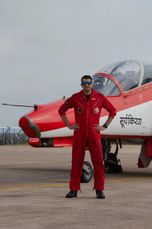 गांव की मिट्टी से निकला हमारा फाइटर पायलट, सूर्यकिरण टीम में किसान के बेटे की उड़ान, देखें Photo