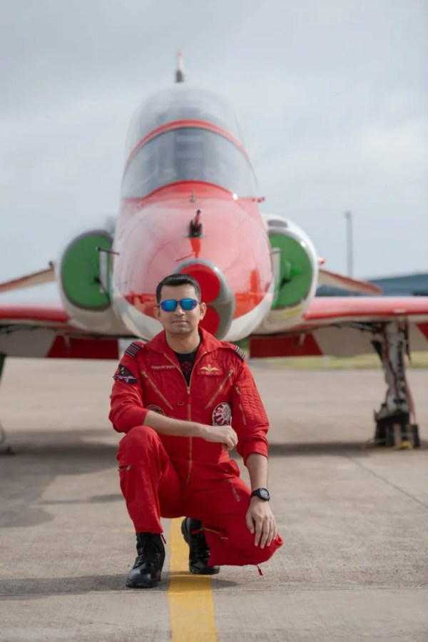 गांव की मिट्टी से निकला हमारा फाइटर पायलट, सूर्यकिरण टीम में किसान के बेटे की उड़ान, देखें Photo