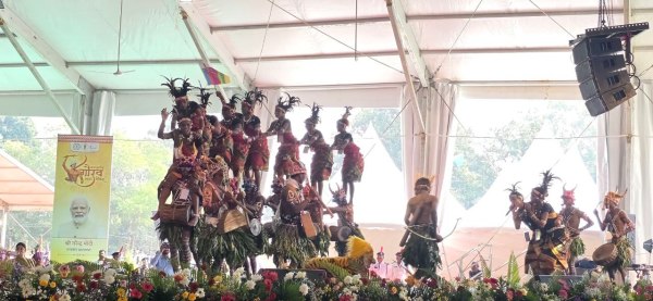  राष्ट्रपति द्रोपती मुर्मू के आगमन पर बस्तर के कलाकारों की प्रस्तुति, देखें तस्वीरें 