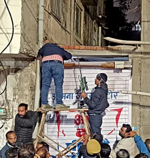 Team preparing to tranquilise the leopard, Patrika Photo: Dinesh Dabi