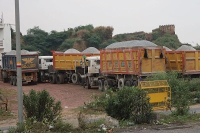 यातायात का उल्लंघन करने पर वाहन किये सीज,परिवहन विभाग ने पुलिस के साथ मिलकर की संयुक्त कार्रवाई Vehicles seized for traffic violations, Transport Department takes joint action with police