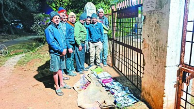 समर्थन मूल्य पर धान की खरीदी शुरू हो चुकी है। भले ही जिला प्रशासन दावा कर रहा है कि किसानों को टोकन लेने के लिए कोई परेशानी नहीं हो रही है।