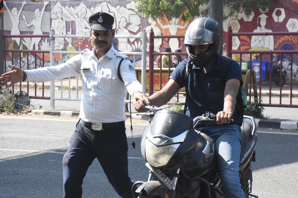 Traffice police Chaiking