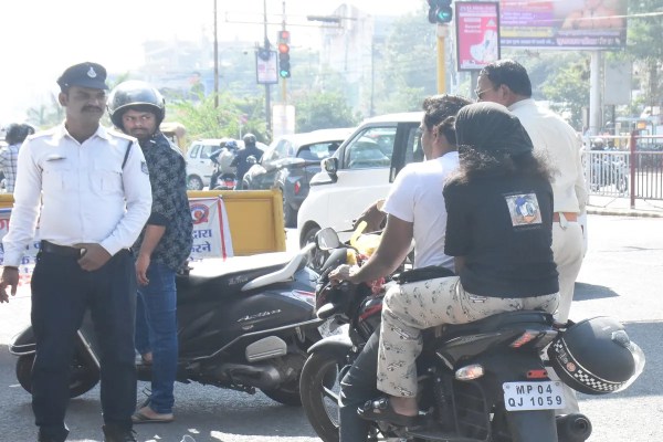 Traffice police Chaiking