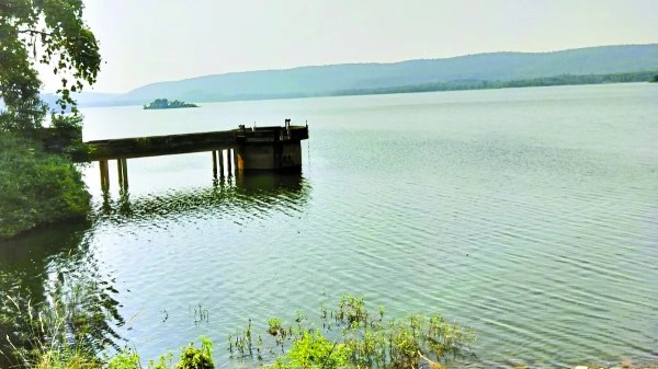 दल्लीराजहरा नगर से 12 किमी की दूरी पर स्थित भिलाई इस्पात संयंत्र निर्मित बोईरडीह जलाशय इन दिनों लबालब भरा हुआ है। इसके बाद यहां का नजारा आकर्षक दिखाई दे रहा है।