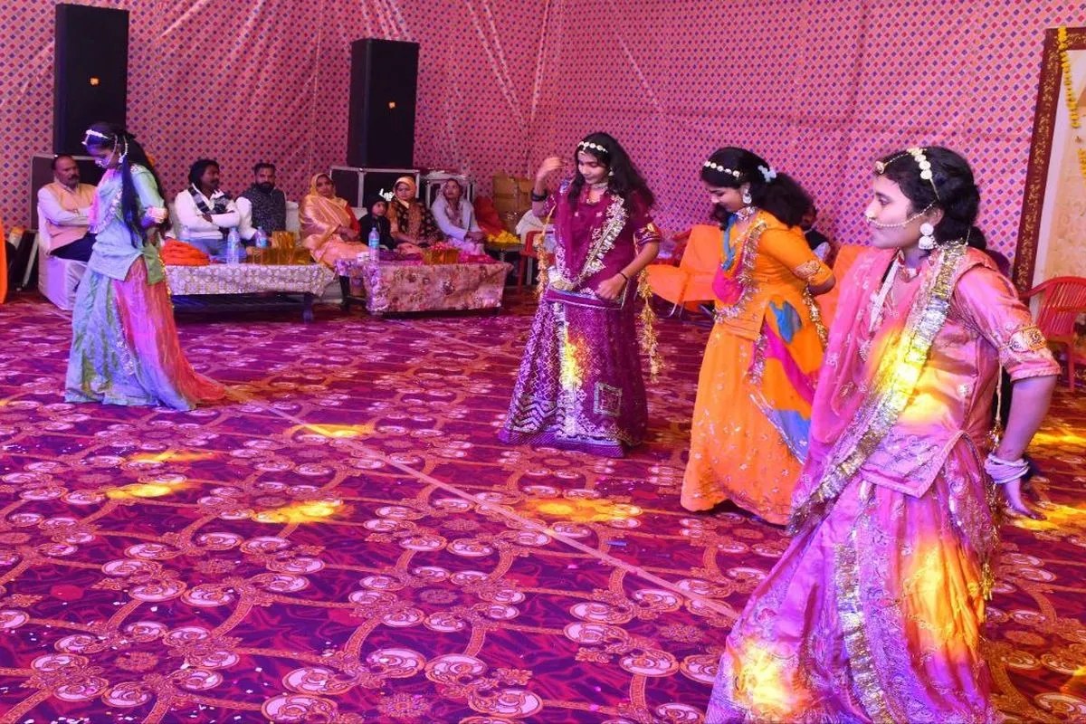 कार्तिक मेले में सांस्कृतिक कार्यक्रम की रही धूम