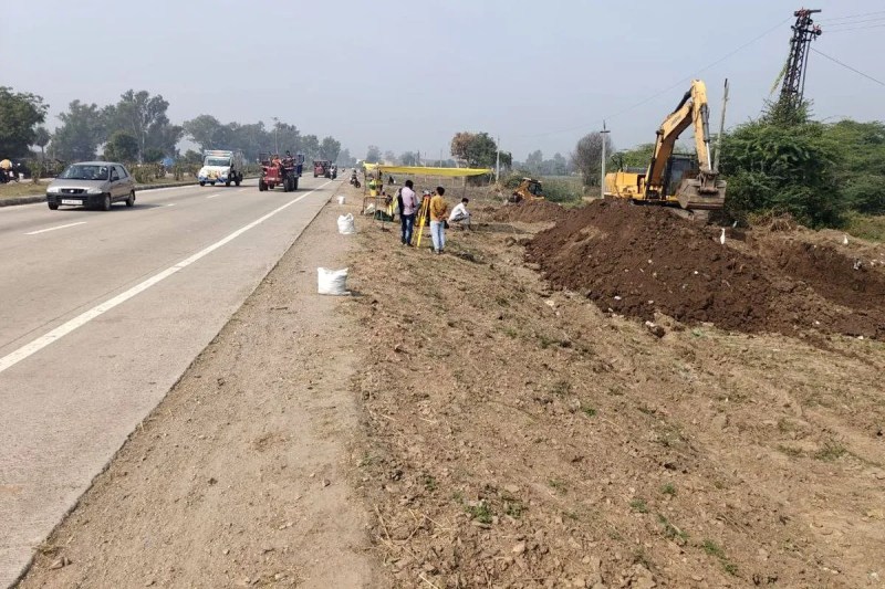 रामगंजबालाजी में ओवरब्रिज निर्माण के लिए संपर्क सड़क बनाने का कार्य शुरू
