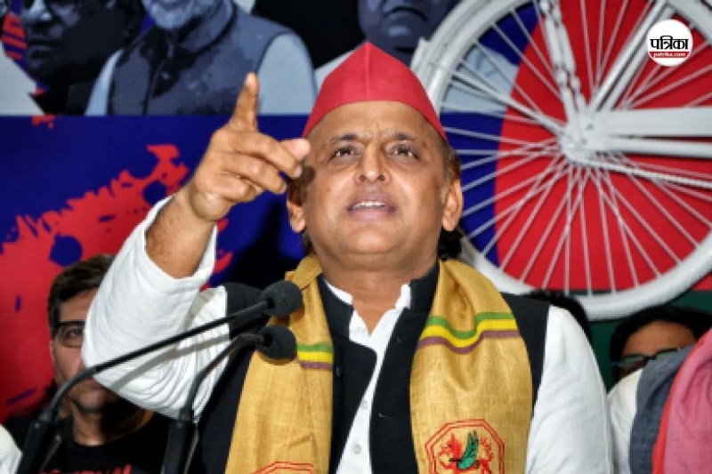 अखिलेश यादव ने प्रेस कॉन्फ्रेंस में चुनाव आयोग पर लगाया वोट काटने का आरोप।