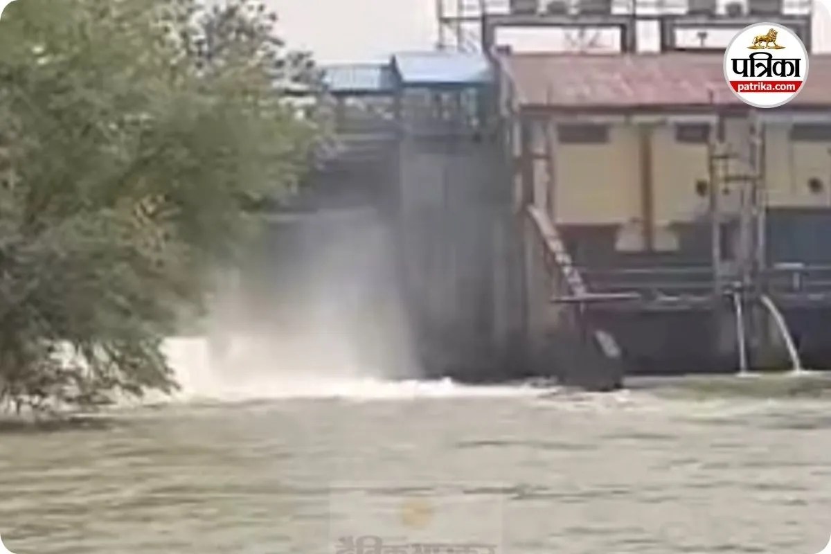सीएसईबी प्लांट में स्टॉप डैम टूटा (photo source- Patrika)