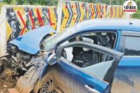 कार के उड़े परखच्चे (फोटो सोर्स- पत्रिका)