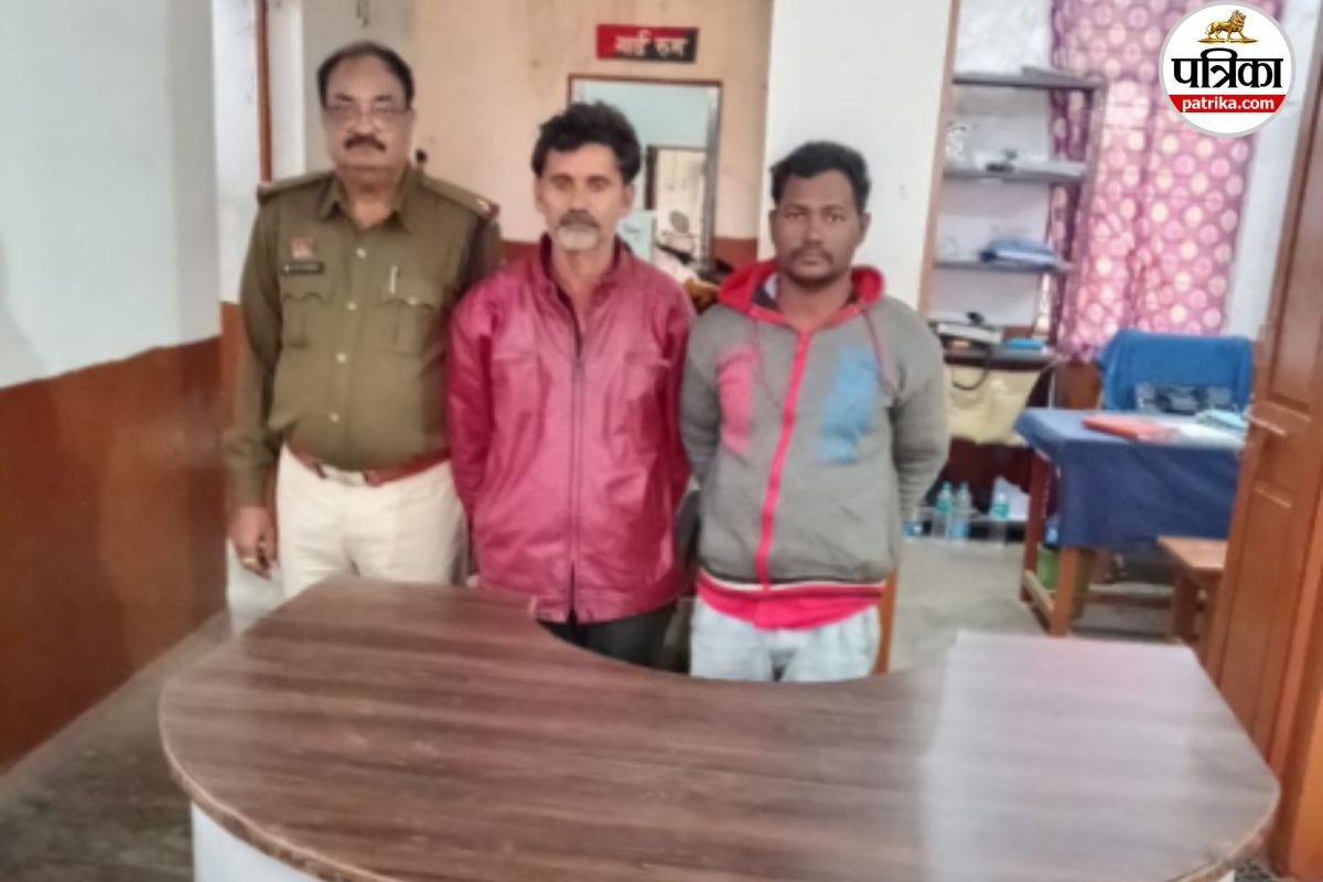 बेटे ने दोस्त के साथ बुजुर्ग पिता को बेरहमी से पीटा (फोटो सोर्स- पत्रिका)