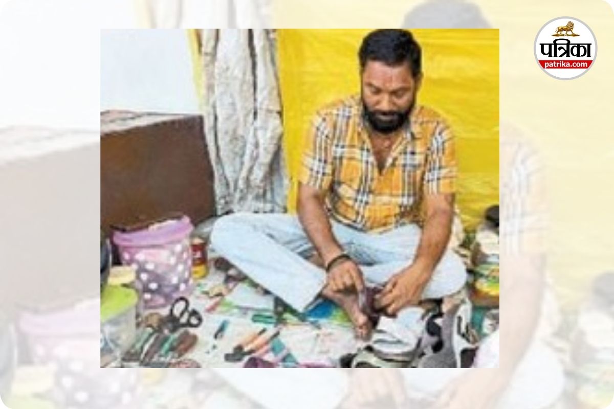 बस्तर के मोची सरजू नाग ने किया शवदान (photo source- Patrika)