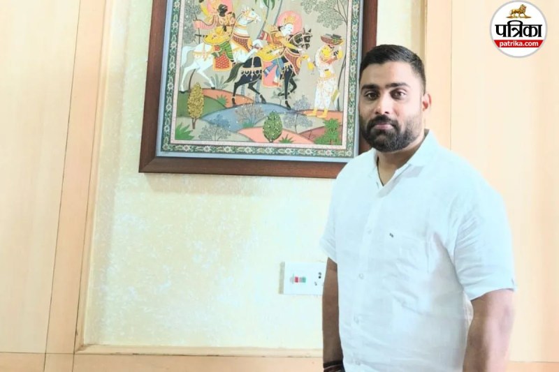 प्यून के बेटे को CGPSC में पांचवीं रैंक (फोटो सोर्स- पत्रिका)