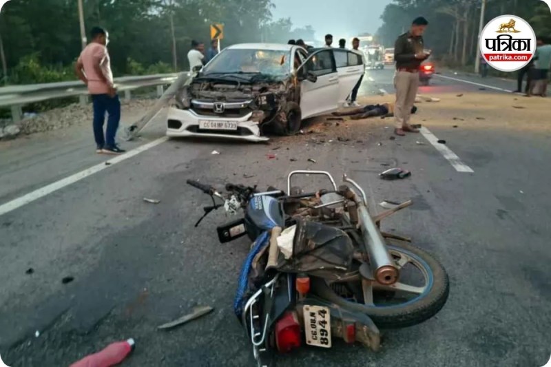 नेशनल हाईवे पर कार और दो बाइक में भिड़ंत (photo source- Patrika)