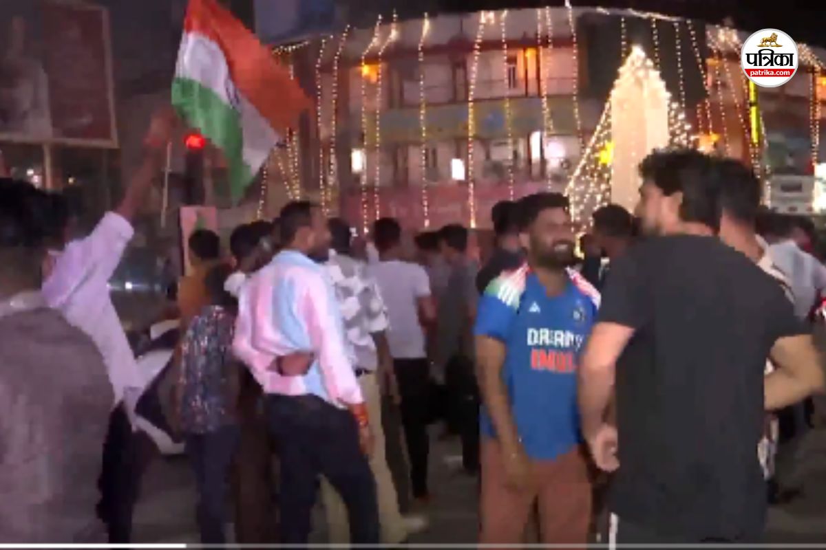 CG News: महिला शक्ति का जश्न! रायपुर में भारत की जीत पर जश्न, सड़कों पर उतरे क्रिकेट प्रेमी, Video