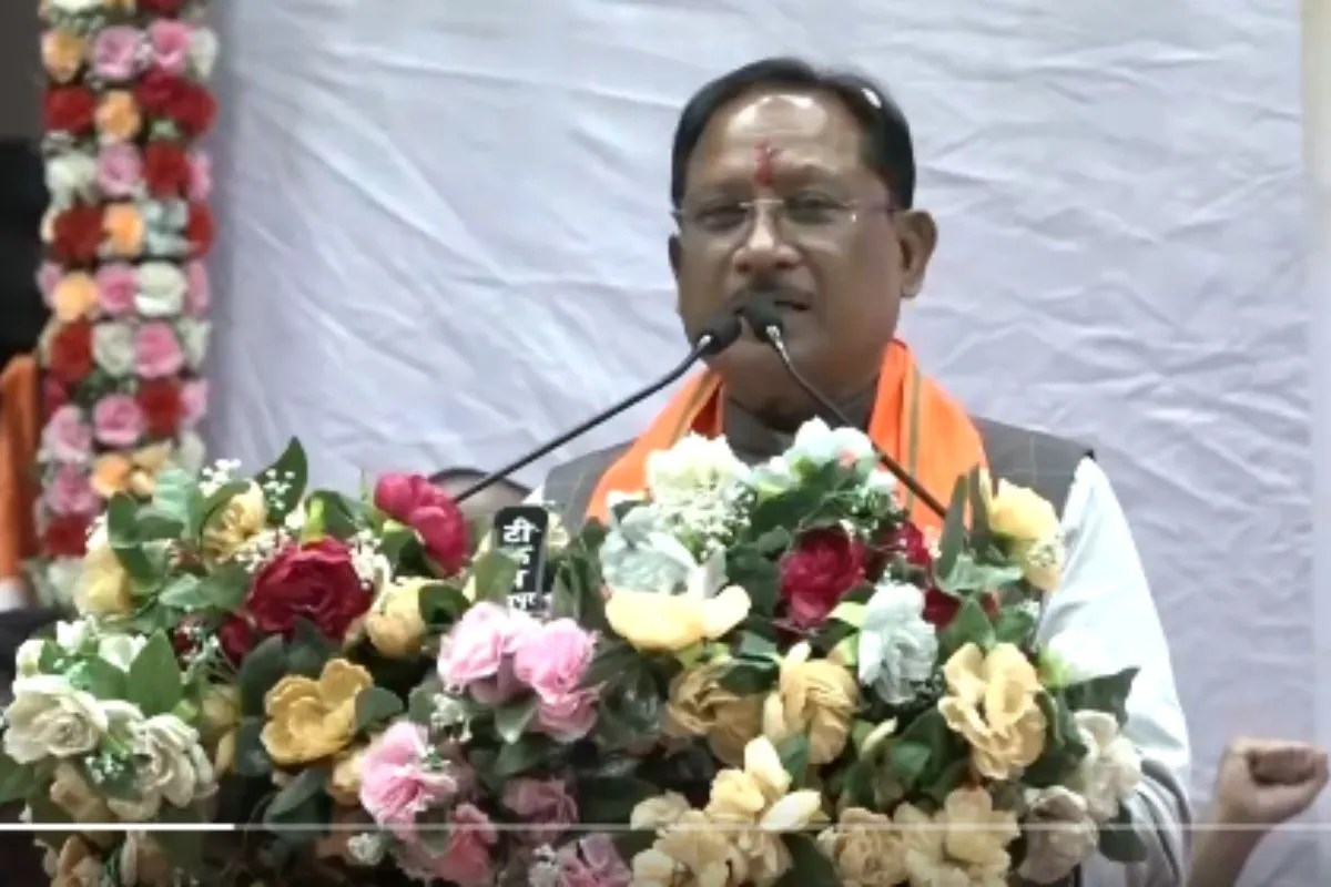 मां और मातृभूमि स्वर्ग से भी बढ़कर होती है: CM साय ने किया वंदे मातरम् का गायन, कहा– राष्ट्रसेवा ही सच्ची भक्ति है…