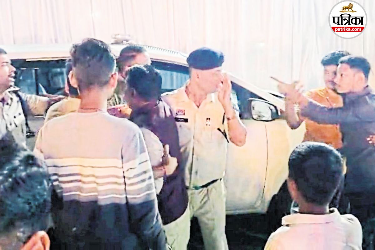Crime News: राज्योत्सव में मचा बवाल, युवक और टीआई में जमकर हुई झूमाझटकी, देखें वायरल Video