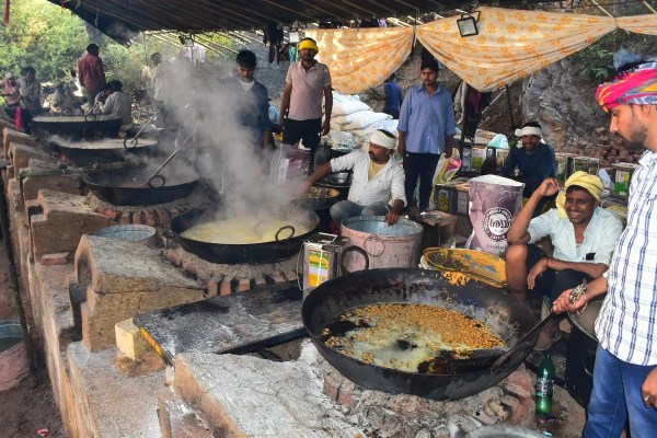 मंदिर प्रशासन के अनुसार मंदिर में आज 65वां अन्नकूट कार्यक्रम आयोजित किया जा रहा है। हनुमान जी को 30 किलो चांदी की पोशाक धारण करवाई गई। दोपहर 12:15 बजे महाआरती के बाद हनुमानजी को 800 क्विंटल छप्पन भोग और अन्नकूट प्रसाद का भोग लगाया गया।