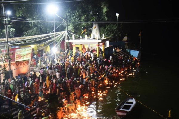 Kartik Poornima Deepdan 