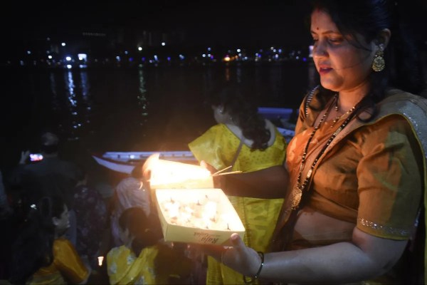 Kartik Poornima Deepdan 