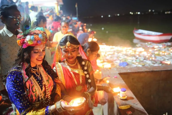 Kartik Poornima Deepdan 