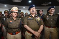 पुलिस मुख्यालय पहुंची क्रिकेटर दीप्ति शर्मा (फोटो सोर्स : Whatsapp News Group )