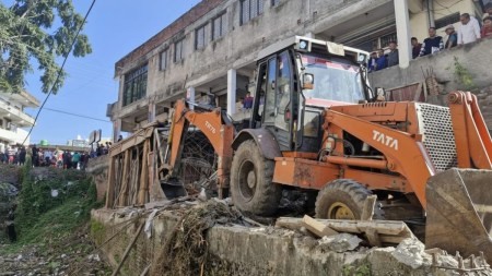 Encroachment of builder accused of attacking journalist demolished in Haldwani