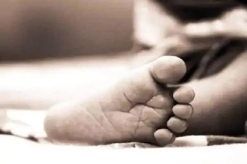 Raipur News: सौतेले बाप ने ढाई साल के मासूम को उतारा मौत के घाट, पीएम रिपोर्ट में हुआ खुलासा, झूठ बोलकर कराया भर्ती