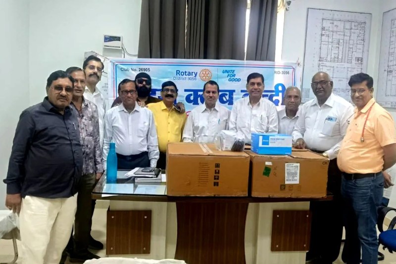 रोटरी क्लब आया आगे, जनाना एवं शिशु वार्ड में दवाइयां की भेंट