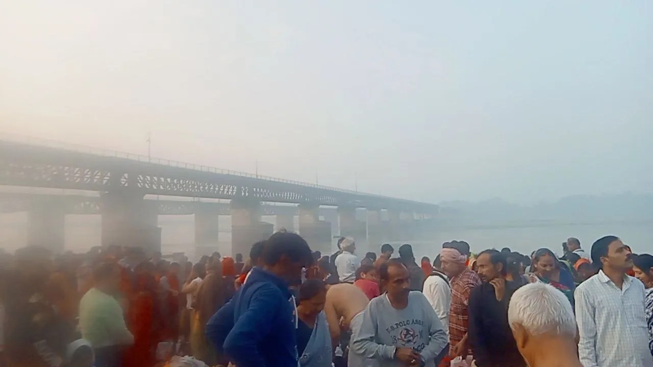 मौसम में परिवर्तन, सुबह और शाम धुंध का असर (फोटो सोर्स- पत्रिका)