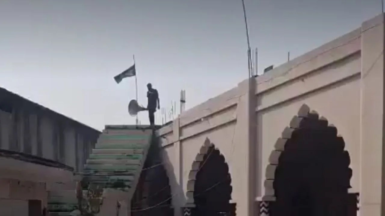 हटाया गया लाउडस्पीकर (फोटो सोर्स- पत्रिका)