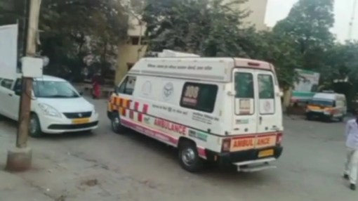 पुलिस ने शव को पोस्टमार्टम के लिए भेजा (फोटो सोर्स- पत्रिका)