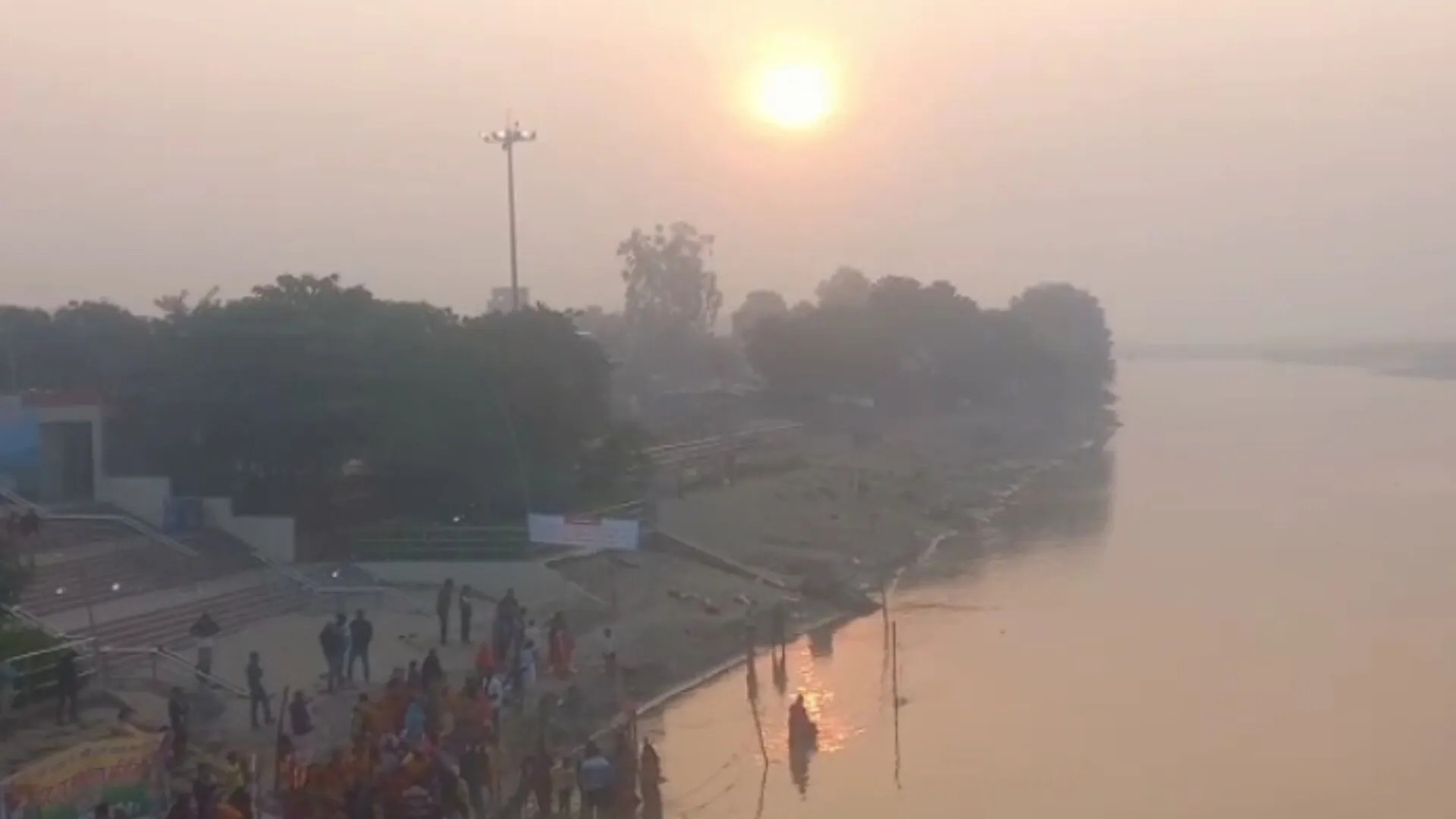 सुबह और शाम धुंध का असर (फोटो सोर्स- पत्रिका)