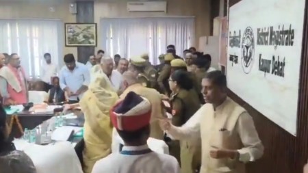 दिशा की बैठक में हंगामा का दृश्य (फोटो सोर्स- कानपुर देहात प्रशासन)