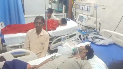 हैलेट में उपचार कराते घायल (फोटो सोर्स- 'X' कानपुर पुलिस)