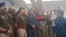 घटनास्थल का निरीक्षण करती पुलिस (फोटो सोर्स- कानपुर पुलिस)