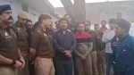 घटनास्थल का निरीक्षण करती पुलिस (फोटो सोर्स- कानपुर पुलिस)