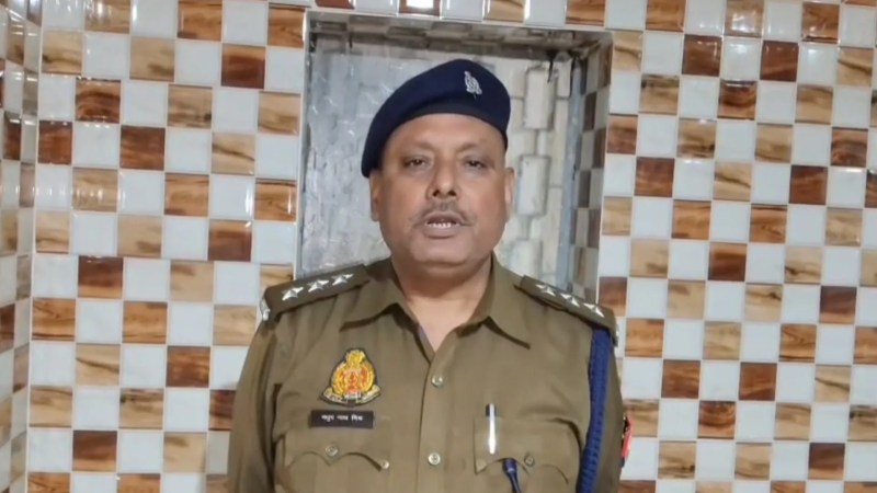 घटना की जानकारी देते क्षेत्राधिकारी (फोटो सोर्स- उन्नाव पुलिस)