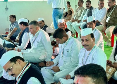 Jitu Patwari on the ground and Umang Singhar sitting on a chair in Pachmarhi