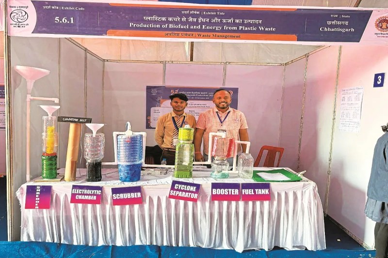 बड़ेबेन्द्री स्कूल राष्ट्रीय प्रदर्शनी (photo source- Patrika)