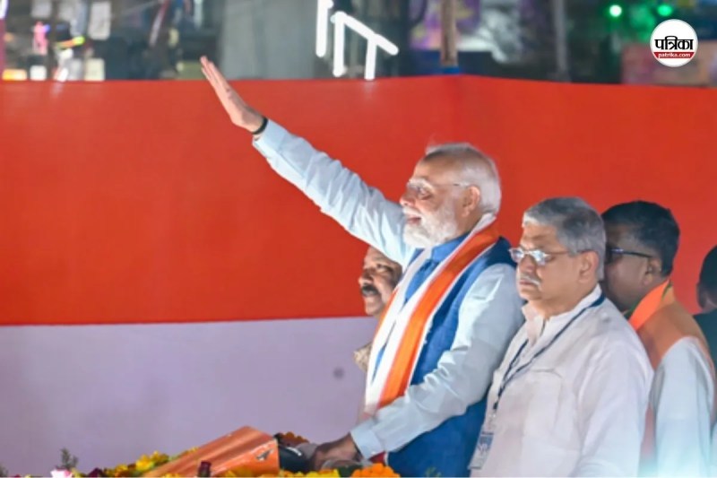 पटना में पीएम मोदी ने किया रोड शो