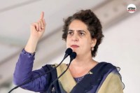 प्रियंका गांधी ने चुनावी सभा को संबोधित किया