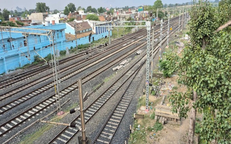 एक्सपोज- आरपीएफ ने रेलवे के सभी विभागों से ट्रैक के आसपास रखे मटेरियल सूची तैयार की, हटाने की कार्रवाई नहीं