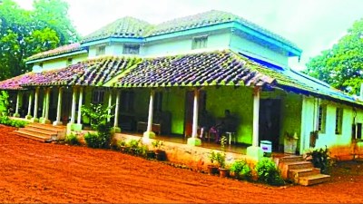 119 साल पहले अंग्रेजों का बनाया गया पर्यटन विभाग का रेस्ट हाउस अब जर्जर हो चुका है। विभाग ने एग्रीमेंट के 15 साल समाप्त होने के बाद इसे सिंचाई विभाग को सौंप दिया है। यह रेस्ट हाउस वर्तमान में व मध्यप्रदेश शासनकाल में नेताओं व मंत्रियों का एक पसंदीदा रेस्ट हाउस था।