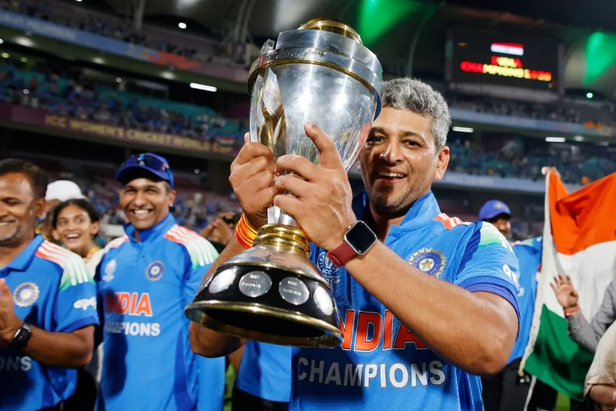 ‘देखा सर कैसे-कैसे सवाल पूछते हैं, 2 साल में मेरी…’, अमोल मजूमदार ने PM मोदी से क्यों कही ये बात