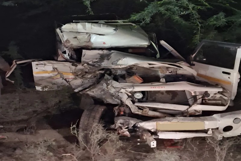 Road accident, Road accident in Sanchore, Road accident in Rajasthan, Camper-truck accident, Camper-truck accident in Sanchore, Camper-truck accident in Rajasthan, Sanchore news, Rajasthan news