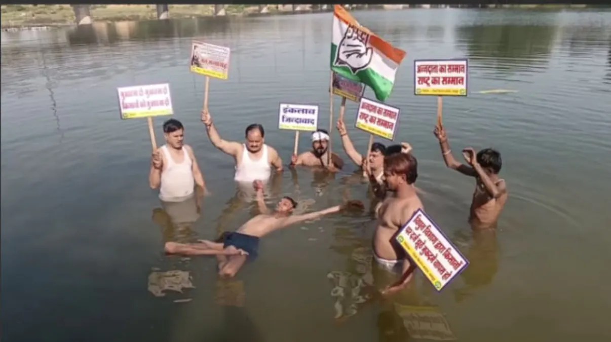 Sheopur MLA Babu Jandel reached the dam to conduct a water satyagraha