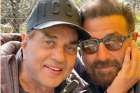 Sunny Deol has reached the crematorium to perform the last rites