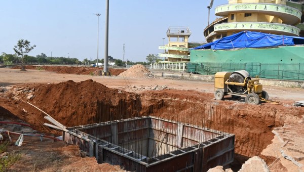 

रायपुर में भारत-दक्षिण अफ्रीका वनडे मैच की तैयारी, स्टेडियम  खिलाड़ियों के रहेगी खास सुविधा, देखें 
